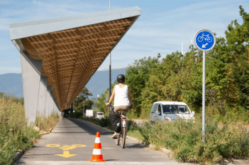 La première piste cyclable solaire de Suisse a été inaugurée