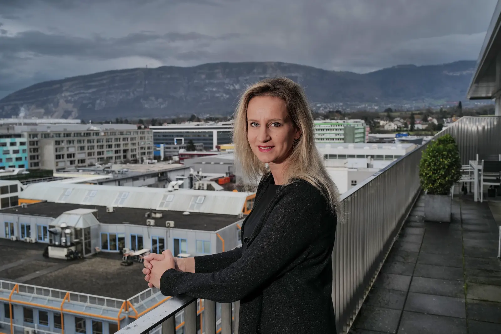 Delphine Bachmann. au cœur de la zone industrielle de Plan-les-Ouates. ©STEEVE IUNCKER GOMEZ Delphine Bachmann. au cœur de la zone industrielle de Plan-les-Ouates. ©STEEVE IUNCKER GOMEZ