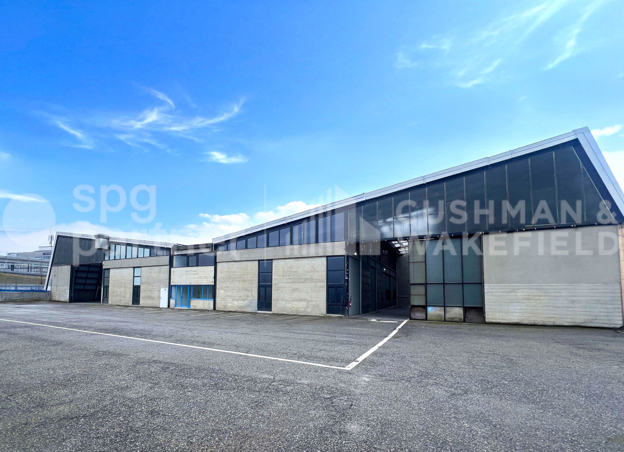 Atelier et dépôt de 1’470 m² avec cour extérieure à Petit-Lancy