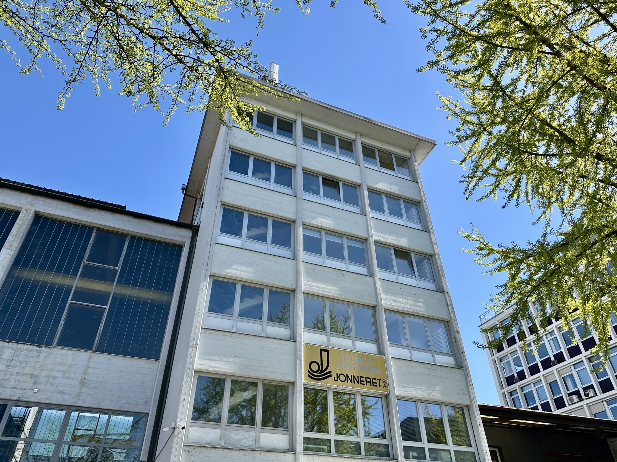 Locaux de 180 m2 Quartier Acacias/Vernets / zone FTI.